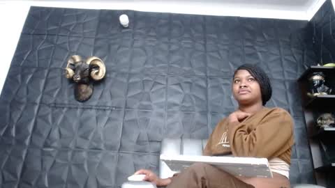 Hanna  online show from 10/13/25, 11:43