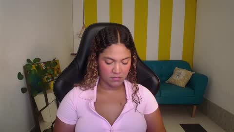 Snapshot of cristal_war chatting on 10/19/25, 11:05 Cristal online show from 10/19/25, 11:05