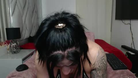 Snapshot of cristalbeautiful1 chatting on 11/21/25, 04:55 Natalie online show from 11/21/25, 04:55