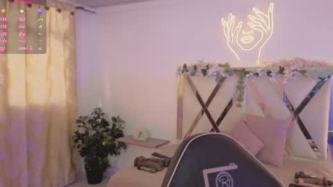 Crystalbroke  online show from 07/04/26, 08:37
