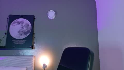 Snapshot of cristalcornner_ chatting on 09/19/25, 07:47 Nicole Connection time 220pm-910pmCol online show from 09/19/25, 07:47