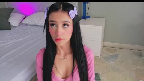 Snapshot of cristalcornner_ chatting on 10/27/25, 07:40 Nicole Connection time 220pm-910pmCol online show from 10/27/25, 07:40