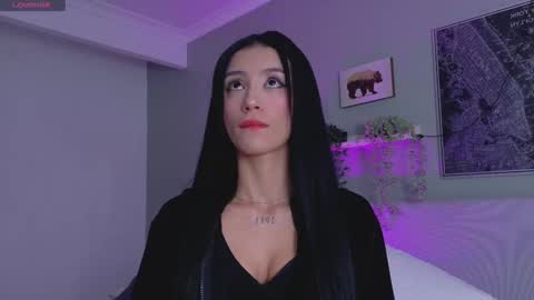 Snapshot of cristalcornner_ chatting on 11/09/25, 12:25 Nicole Connection time 220pm-910pmCol online show from 11/09/25, 12:25