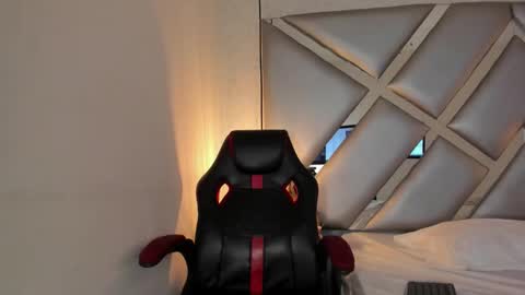 Snapshot of cristalevans_vc chatting on 10/17/25, 05:43 cristalevans_vc online show from 10/17/25, 05:43