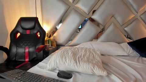 Snapshot of cristalevans_vc chatting on 10/17/25, 05:48 cristalevans_vc online show from 10/17/25, 05:48