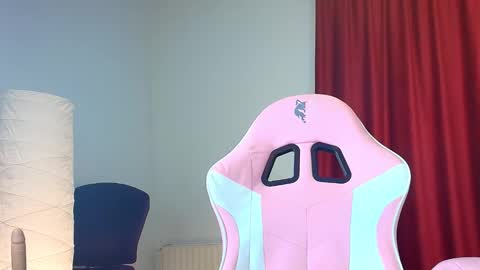 Snapshot of cristaleyess chatting on 01/12/26, 09:20 cristaleyess online show from 01/12/26, 09:20