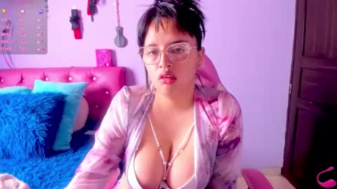 Snapshot of cristaln07 chatting on 11/23/25, 12:05 Natis online show from 11/23/25, 12:05