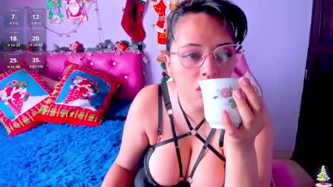 Snapshot of cristaln07 chatting on 12/14/25, 12:21 Natis online show from 12/14/25, 12:21