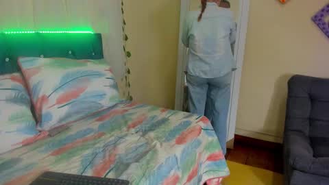 cristal walker online show from 10/22/25, 12:16