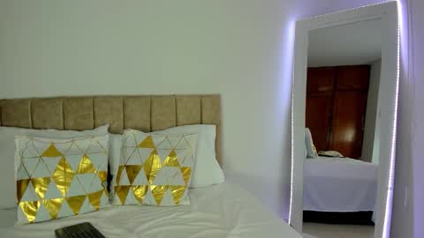 cristal walker online show from 11/05/25, 12:05