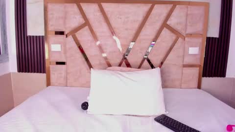 Snapshot of cristhinbrown chatting on 09/17/25, 07:04 cristin  online show from 09/17/25, 07:04