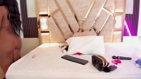 Snapshot of cristhinbrown chatting on 10/22/25, 07:13 cristin  online show from 10/22/25, 07:13