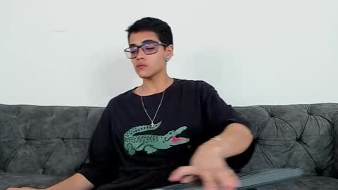 cristian_suarezz_ online show from 10/11/25, 08:40
