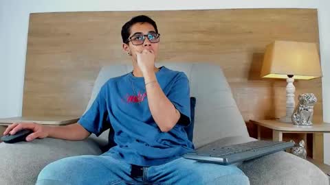 cristian_suarezz_ online show from 10/12/25, 08:30