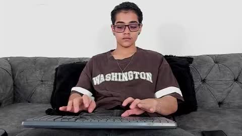 cristian_suarezz_ online show from 10/16/25, 09:27