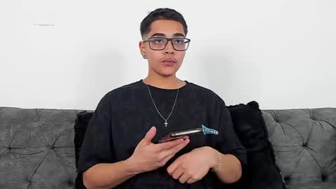 cristian_suarezz_ online show from 10/22/25, 09:47