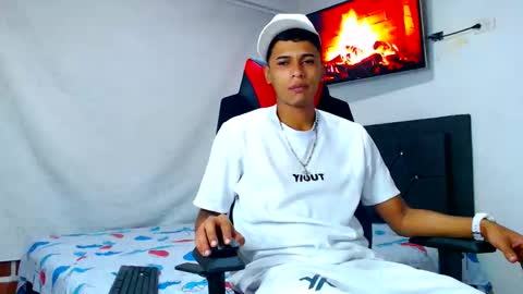 Snapshot of cristiantayron chatting on 05/23/26, 07:24 cristian online show from 05/23/26, 07:24