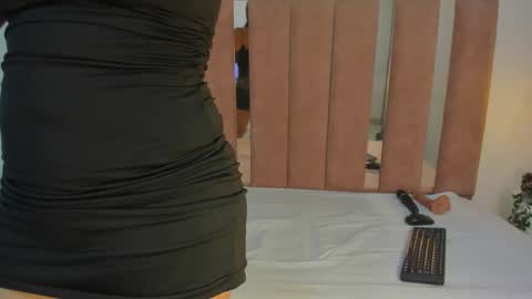 Snapshot of cristina_joy chatting on 11/30/25, 01:48 cristina_joy online show from 11/30/25, 01:48