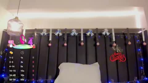 Snapshot of cristina_joy chatting on 12/13/25, 07:53 cristina_joy online show from 12/13/25, 07:53