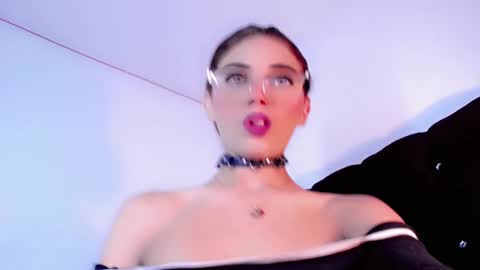Snapshot of cristinadollsex chatting on 01/20/25, 03:48 Cristinadollsex online show from 01/20/25, 03:48
