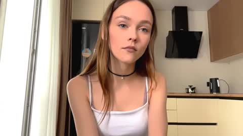 Snapshot of cristinemolle chatting on 09/21/25, 12:18 Eli online show from 09/21/25, 12:18