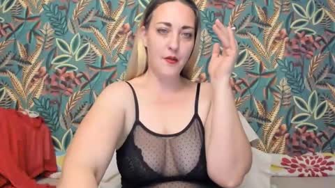 Cristina online show from 12/17/25, 09:21