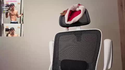 Snapshot of cristopher23_ chatting on 12/02/25, 01:17 cristopher23 online show from 12/02/25, 01:17