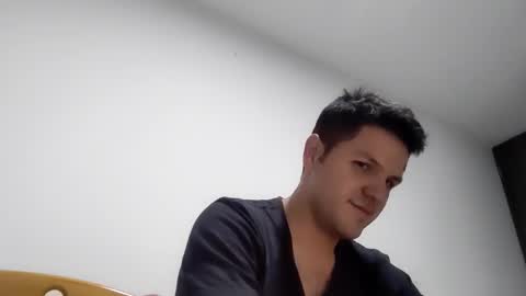 Snapshot of cristopher3042 chatting on 01/17/25, 01:15 cristopher3042 online show from 01/17/25, 01:15