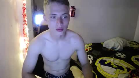 cristopher_2004 online show from 02/04/25, 12:08