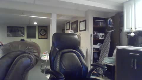 Snapshot of crm400 chatting on 10/01/25, 12:49 billybasement online show from 10/01/25, 12:49