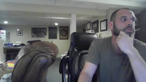 Snapshot of crm400 chatting on 10/04/25, 01:03 billybasement online show from 10/04/25, 01:03