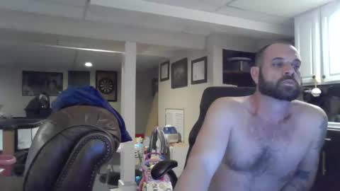 Snapshot of crm400 chatting on 10/18/25, 03:20 billybasement online show from 10/18/25, 03:20