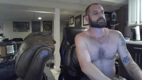 Snapshot of crm400 chatting on 11/01/25, 01:07 billybasement online show from 11/01/25, 01:07