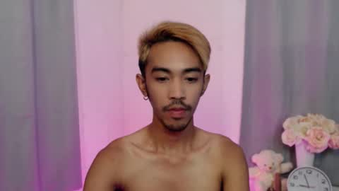 Snapshot of crocodale chatting on 11/19/25, 05:29 crocodale online show from 11/19/25, 05:29