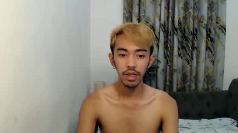 Snapshot of crocodale chatting on 11/20/25, 10:04 crocodale online show from 11/20/25, 10:04