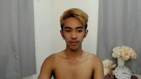 Snapshot of crocodale chatting on 11/22/25, 10:47 crocodale online show from 11/22/25, 10:47