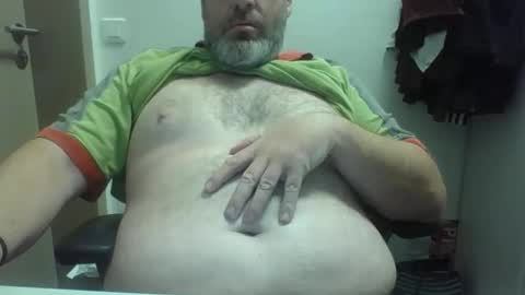 Snapshot of crouch1 chatting on 10/17/25, 07:00 Crouch1 online show from 10/17/25, 07:00