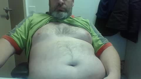 Snapshot of crouch1 chatting on 10/30/25, 12:17 Crouch1 online show from 10/30/25, 12:17