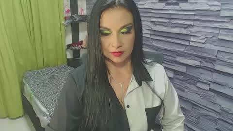 cruela_deviil online show from 12/06/24, 09:46