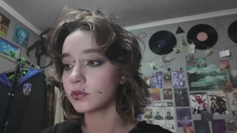 Snapshot of cruella_mira chatting on 10/23/25, 06:06 cruella_mira online show from 10/23/25, 06:06