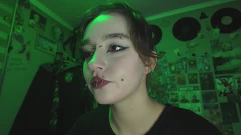 Snapshot of cruella_mira chatting on 11/13/25, 04:39 cruella_mira online show from 11/13/25, 04:39