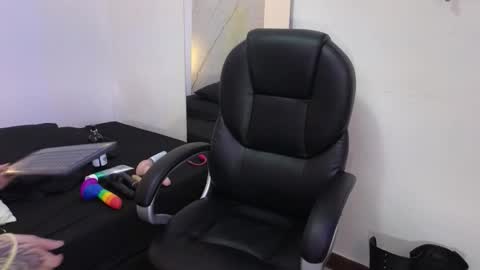 Cry online show from 10/29/25, 09:27