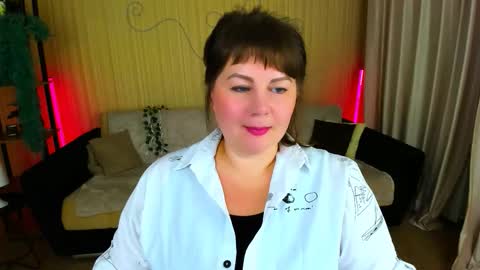 Snapshot of crystaalstaar chatting on 10/19/25, 06:30 Anna online show from 10/19/25, 06:30