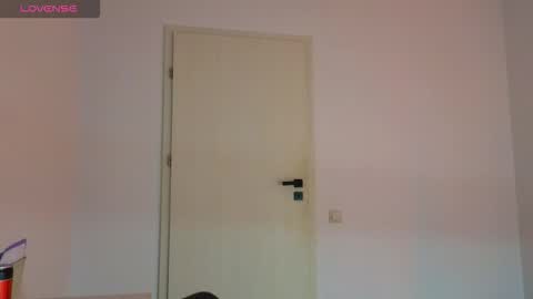 Crys online show from 10/08/25, 08:06