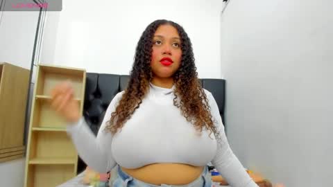 crystal_butterfly1 online show from 03/08/25, 11:27