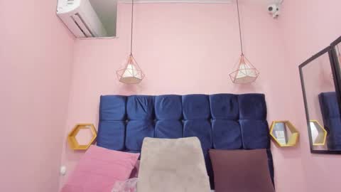 crystal_butterfly1 online show from 11/14/25, 04:28