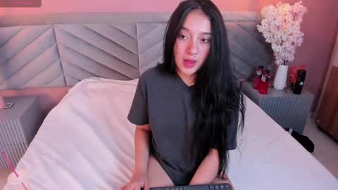 crystal_collinss_ online show from 02/08/25, 12:06