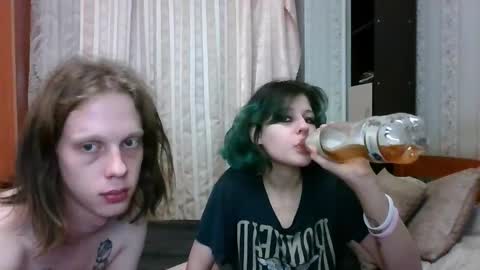 Crystal and Marcl online show from 03/04/25, 04:27