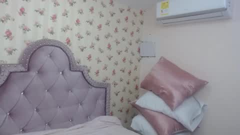 Snapshot of crystal_watson0 chatting on 03/14/26, 12:21 Milf Latina online show from 03/14/26, 12:21