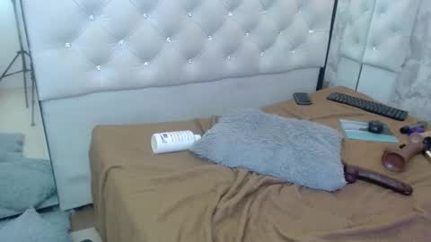 Crystal online show from 12/12/24, 08:36